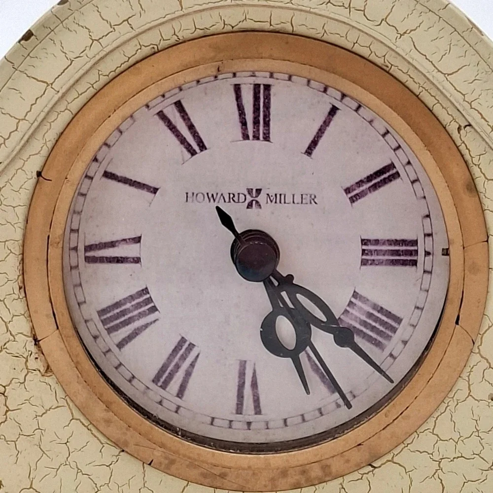 Howard Miller Mantel Clock C06450 Cream Crackle Finish Distressed 5in works !